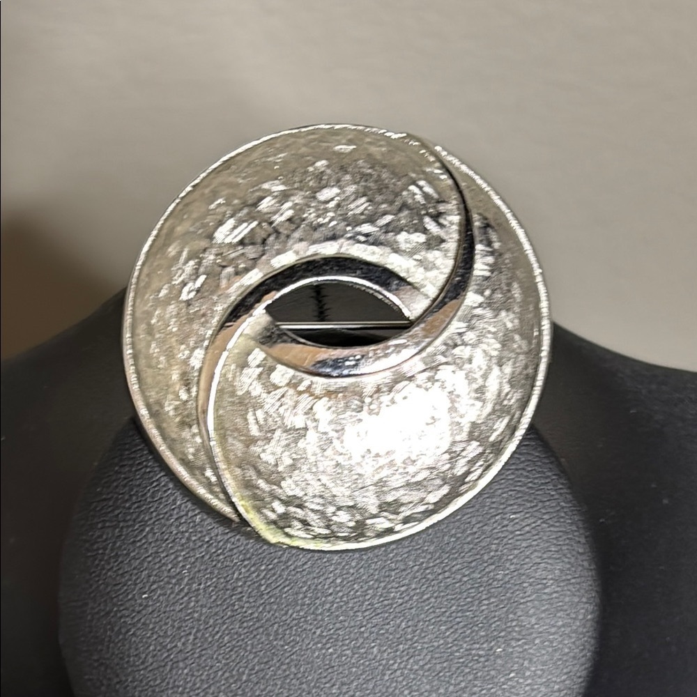 Vintage Pastelli Signed Elegant Silver Swirl Brooch Statement Brushed